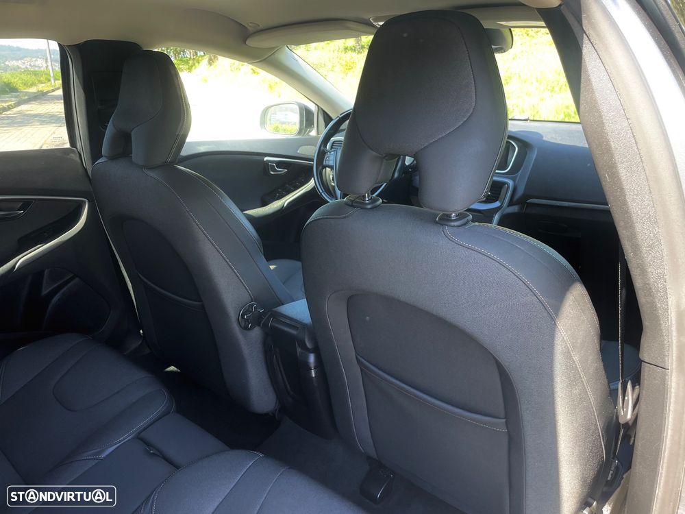 Volvo V40 Cross Country D2 Momentum - 18