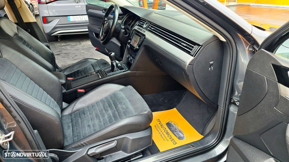 VW Passat 2.0 TDI Highline - 14