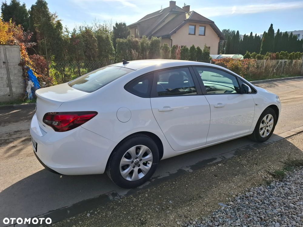 Opel Astra IV 1.6 CDTI Executive - 3