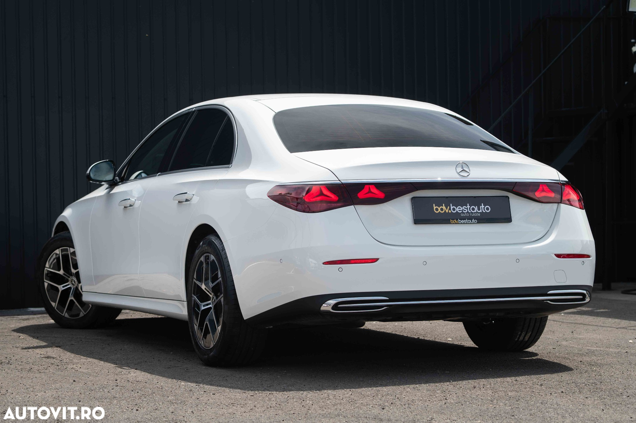 Mercedes-Benz E 220 d 4Matic 9G-TRONIC Edition AVANTGARDE - 6