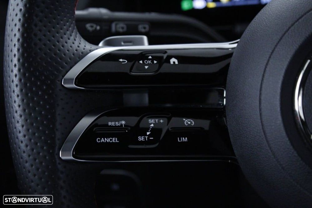 Mercedes-Benz GLA 180 d AMG Line - 24