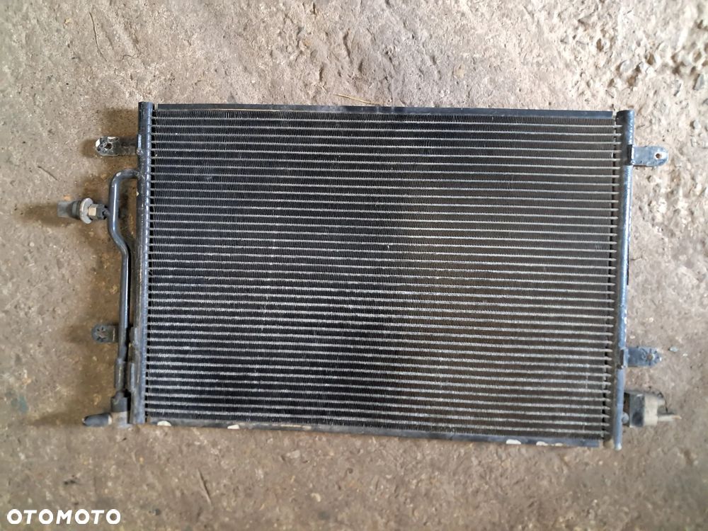 Audi A4 B6 2.4 V6 TDI Quattro Chłodnica klimatyzacji - 1