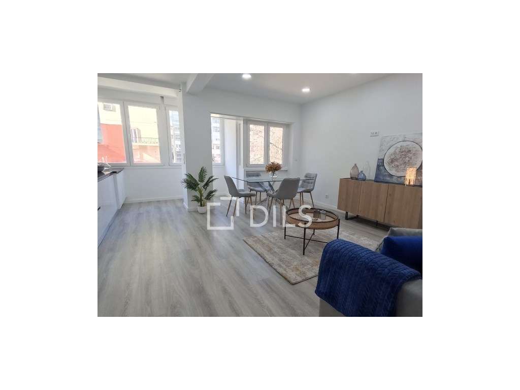 Apartamento T3 em remodelação total, em Benfica - Grande imagem: 3/20