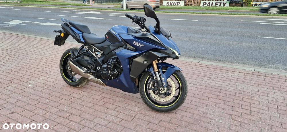 Suzuki GSX - 2