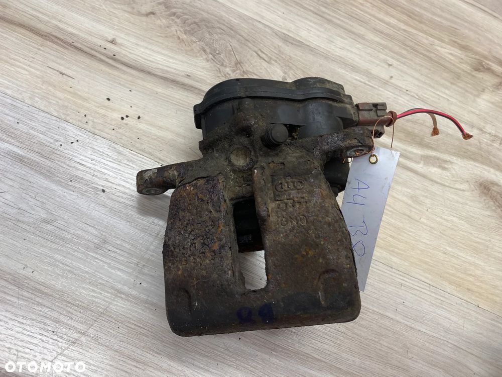 ZACISK HAMULCOWY ELEKTRYCZNY TYLNY  LEWY PRAWY AUDI A4 B8 - 6