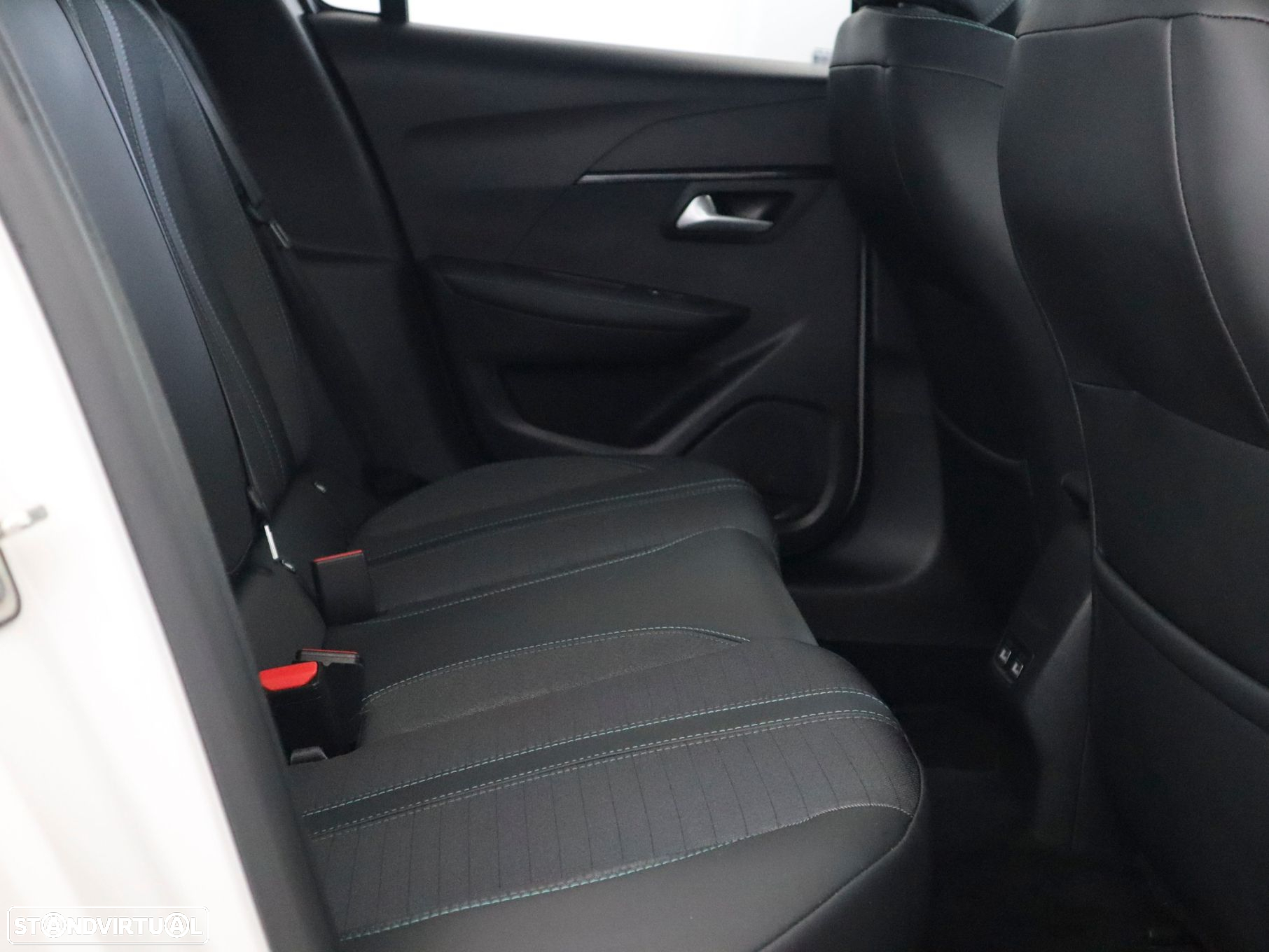 Peugeot e-208 - 17