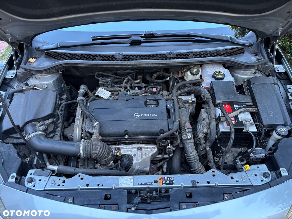 Opel Astra 1.6 Turbo Cosmo - 19