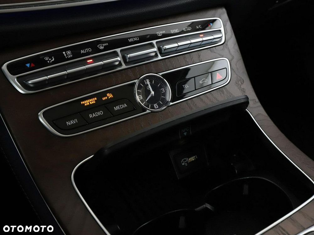 Mercedes-Benz Klasa E 220 d 4-Matic All-Terrain - 30