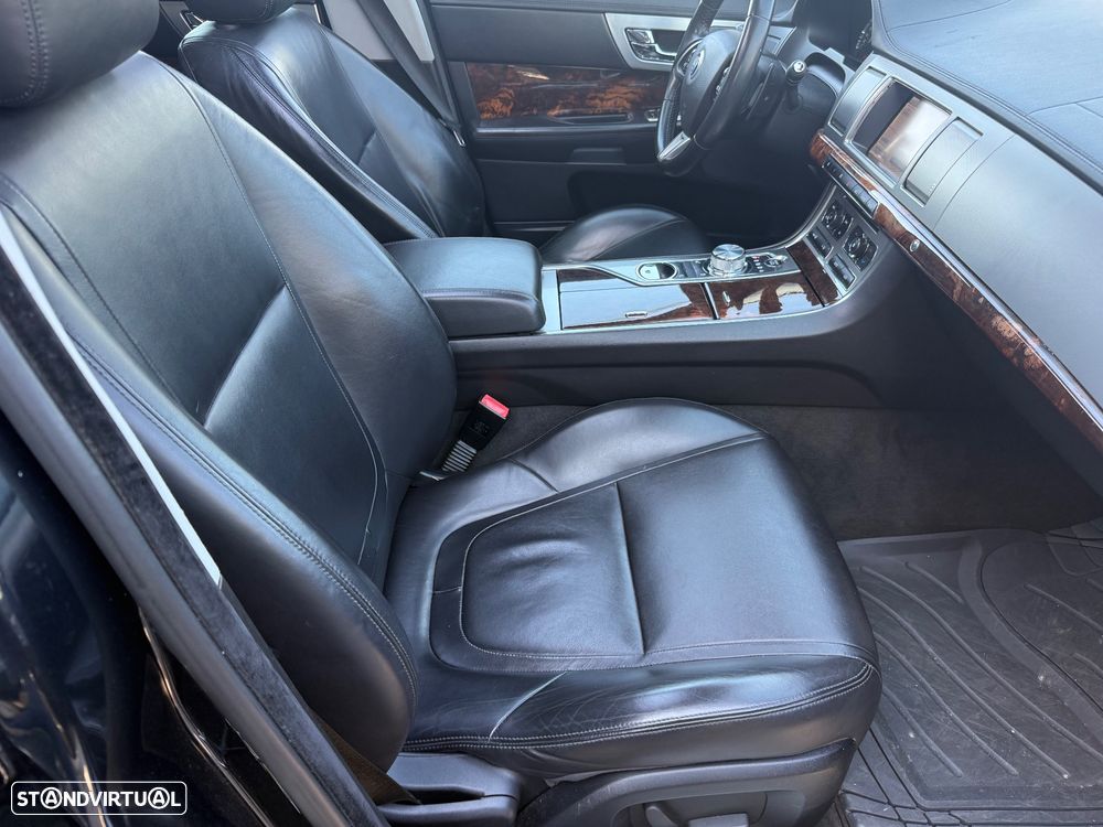Jaguar XF 2.2 D Premium Luxury - 46