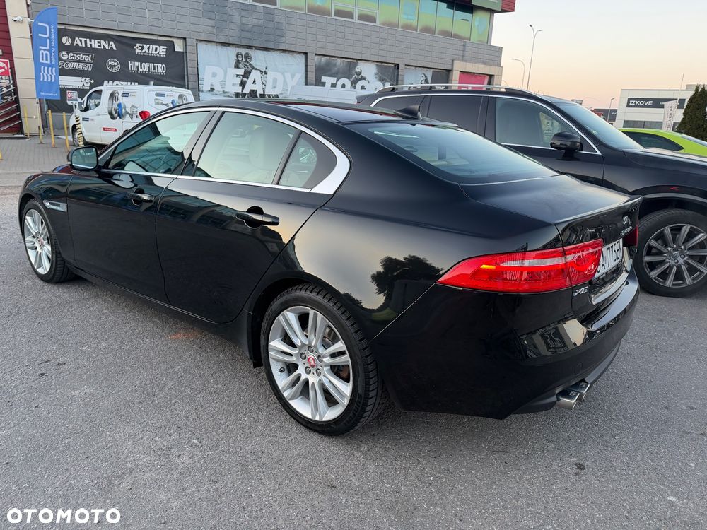 Jaguar XE 2.0 D Prestige - 5