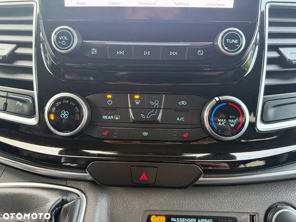 Ford Tourneo Custom 2.0 EcoBlue L1 Titanium - 34