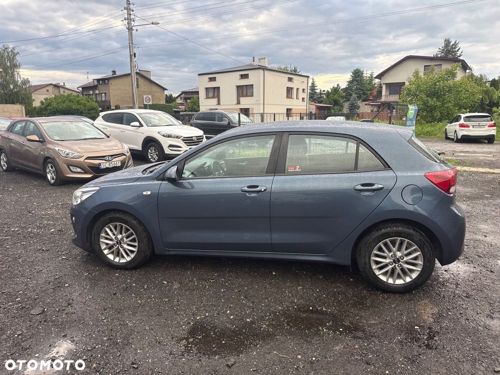 Kia Rio 1.4 L - 10