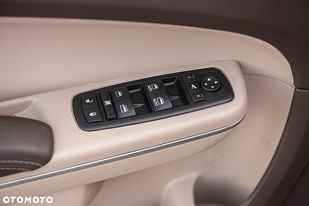 Lancia Thema 3.6 V6 VVT 24V Automatik Executive - 22
