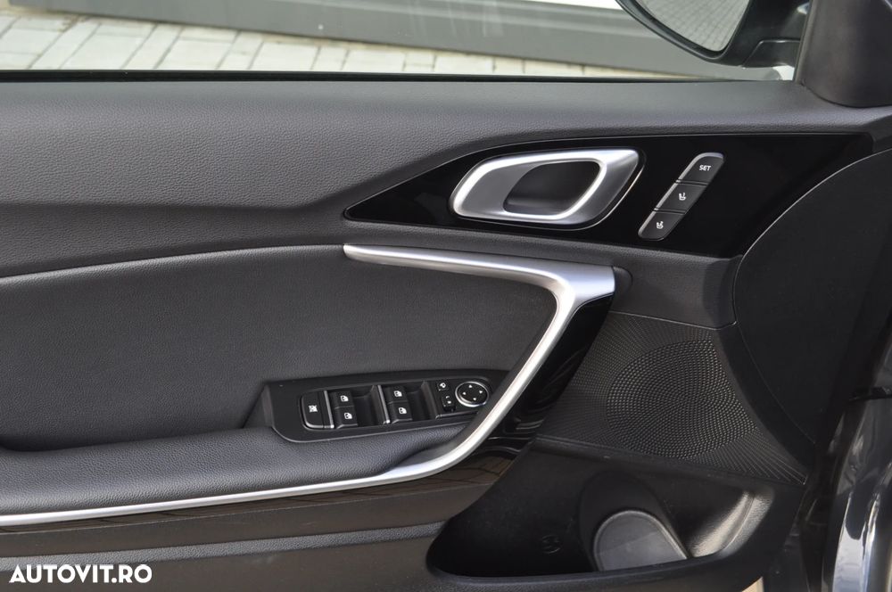 Kia Ceed SW 1.6 GDI DCT OPF Plug-in-Hybrid Platinum Edition - 17