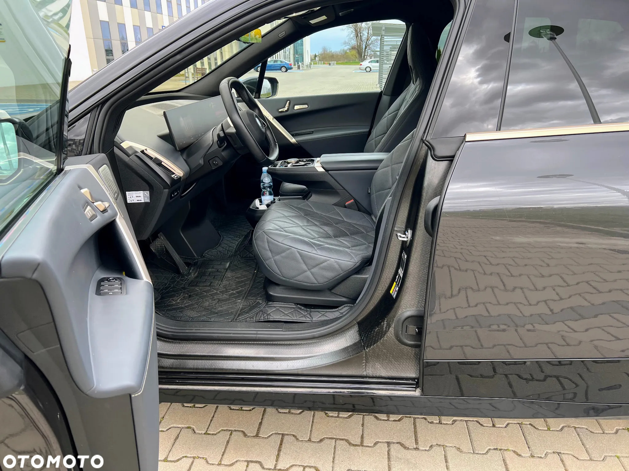 BMW iX - 24
