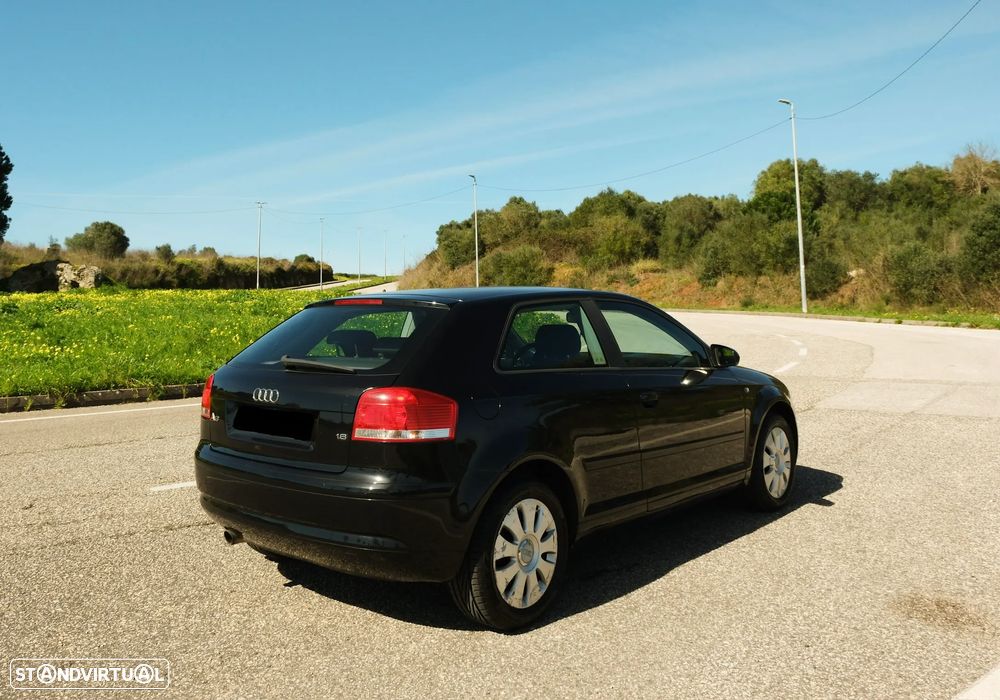 Audi A3 1.6 FSI Attraction - 12