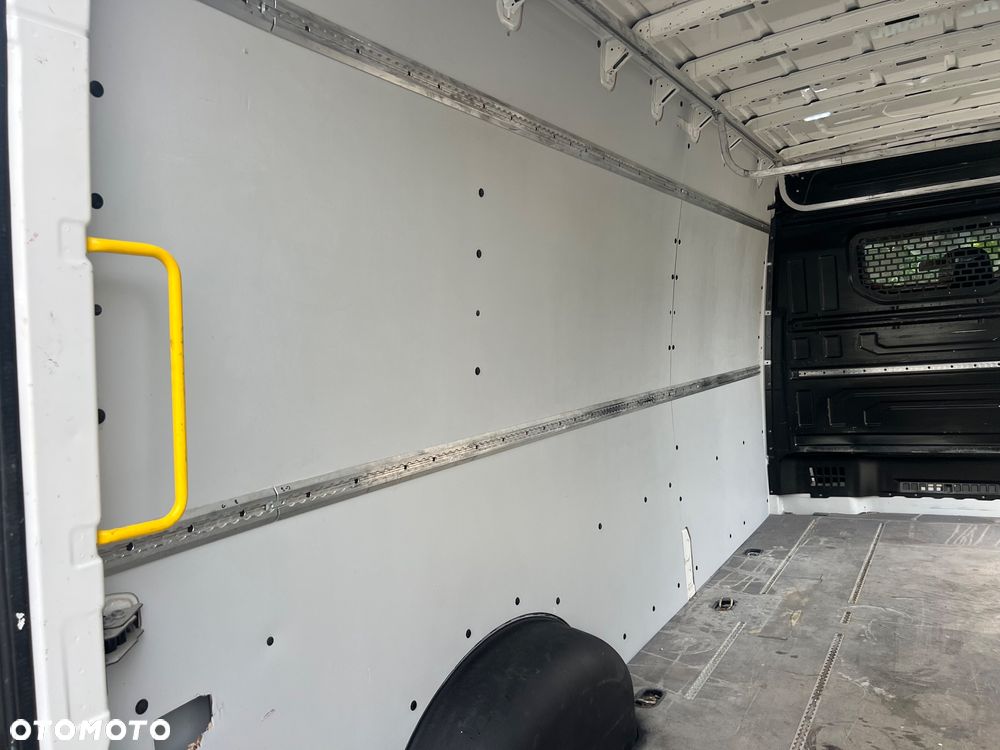 Volkswagen Crafter - 23