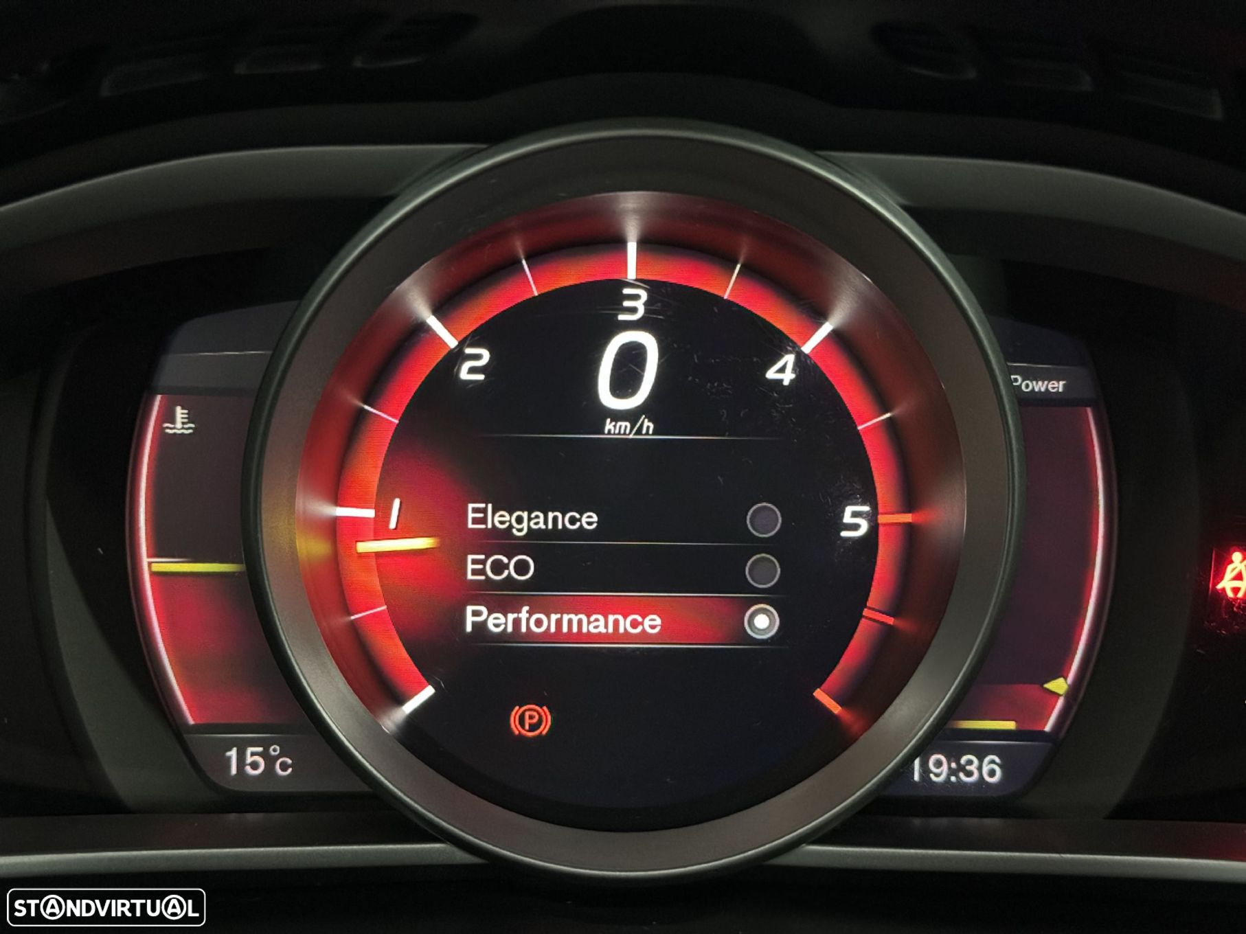 Volvo V40 2.0 D2 R-Design - 28