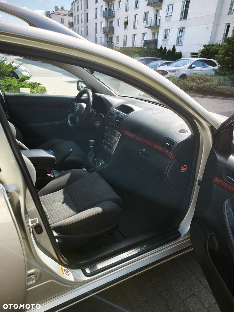 Toyota Avensis 2.2 D-4D Sol - 5