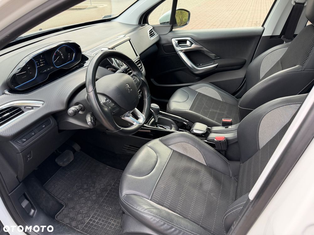 Peugeot 2008 1.2 Pure Tech Allure S&S EAT6 - 20