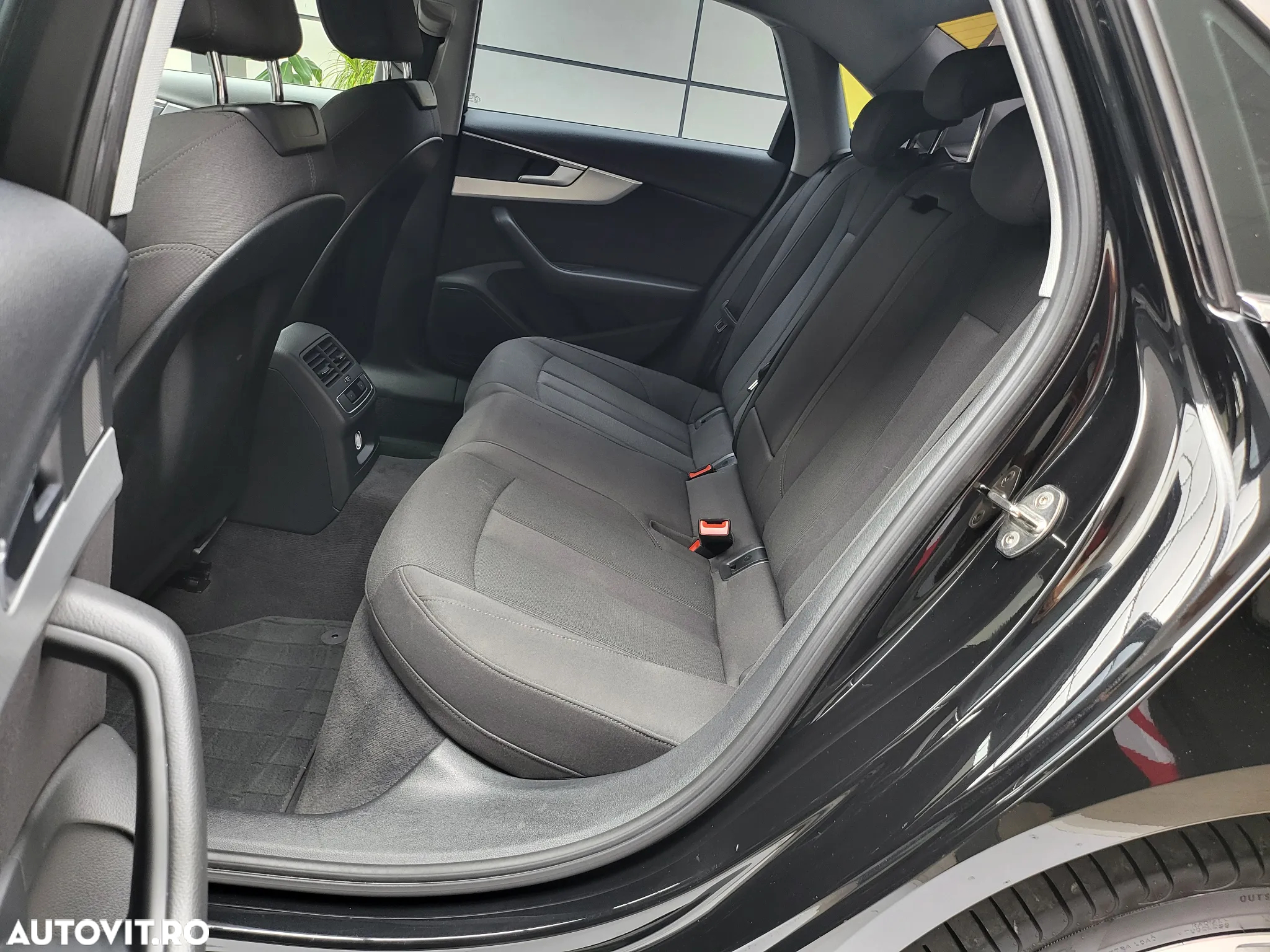 Audi A4 2.0 TDI S tronic Sport - 16