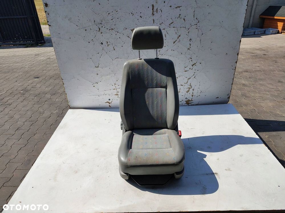 FOTEL PASAŻERA PRAWY PRZÓD VW TRANSPORTER T5 - 1