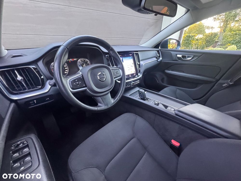 Volvo V60 B3 B DKG Momentum Pro - 31