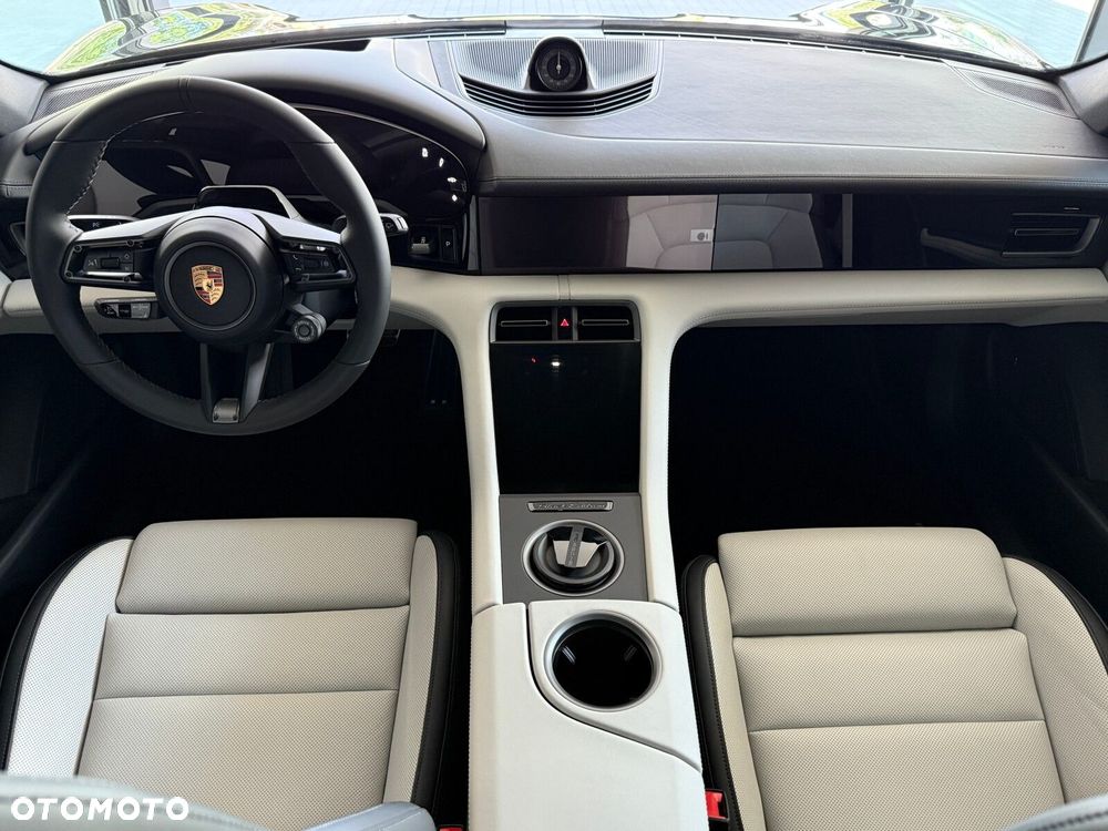 Porsche Taycan - 26