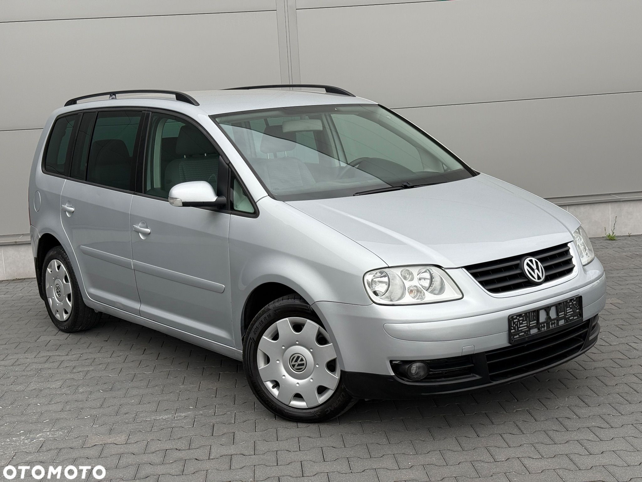 Volkswagen Touran - 1