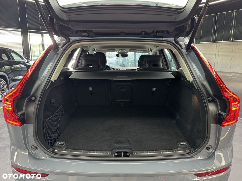 Volvo XC 60 B4 D AWD Momentum Pro - 19