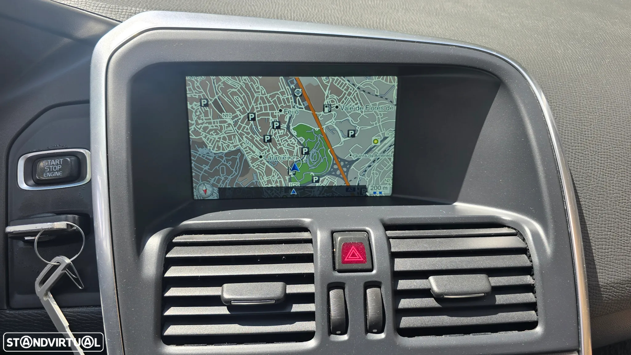 Volvo XC 60 2.0 D4 Momentum Geartronic - 28