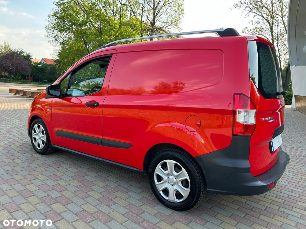Ford Transit Courier - 37