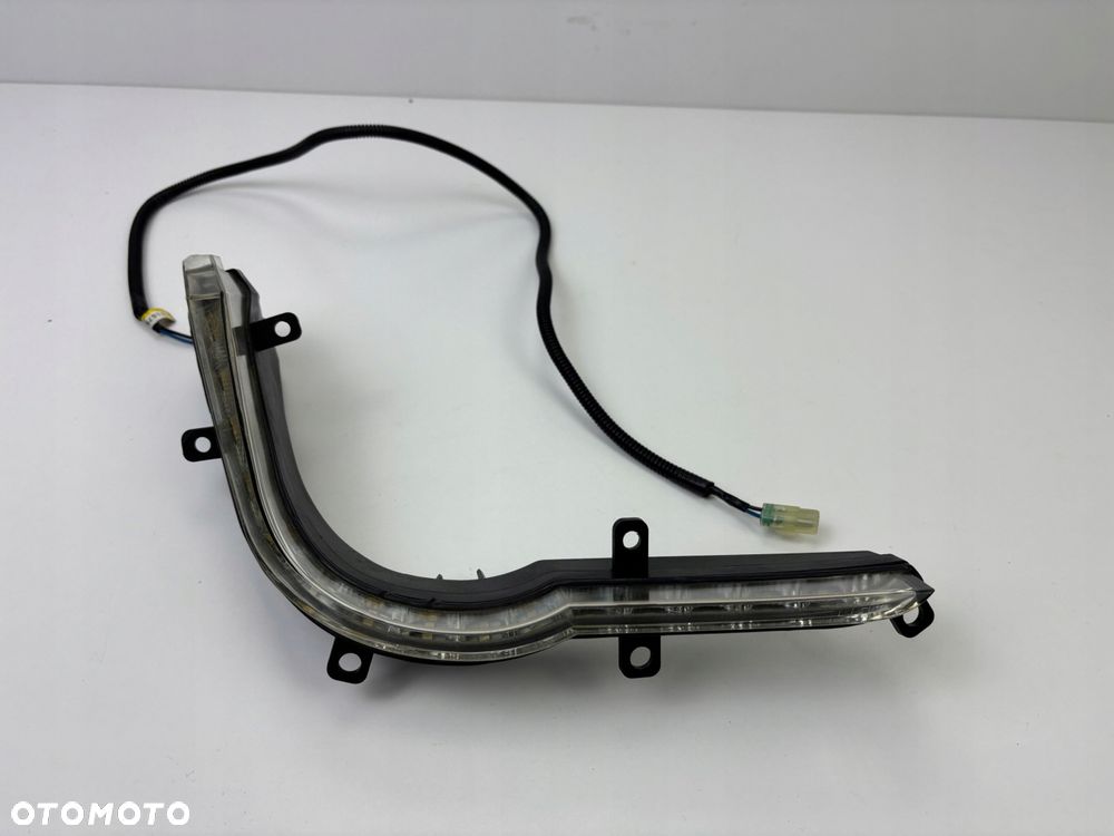 Przednia prawa lampa postojowa LED TGB Blade 550 600 Oryginał - 1