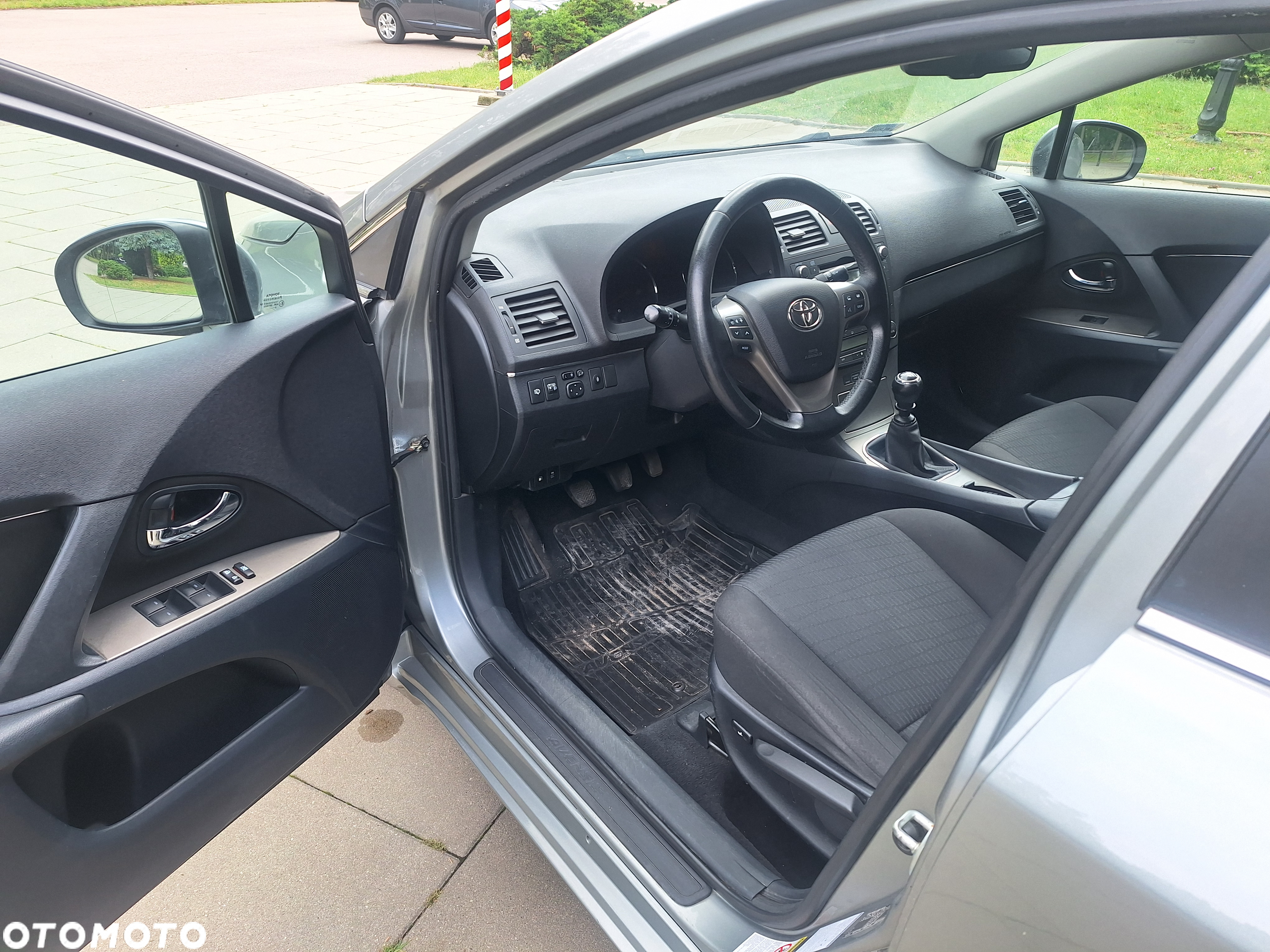 Toyota Avensis - 9