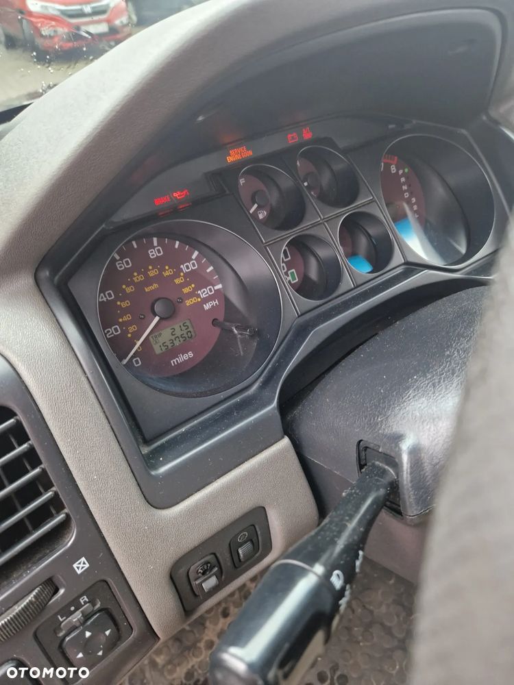 Mitsubishi Montero - 11