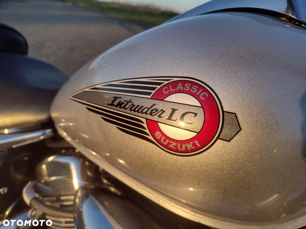 Suzuki Intruder - 12