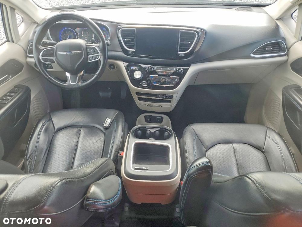 Chrysler Pacifica - 8