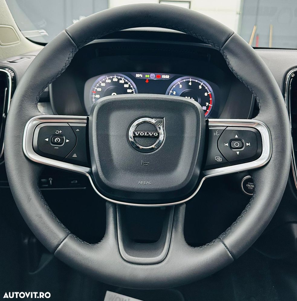 Volvo XC 40 T3 Momentum - 35