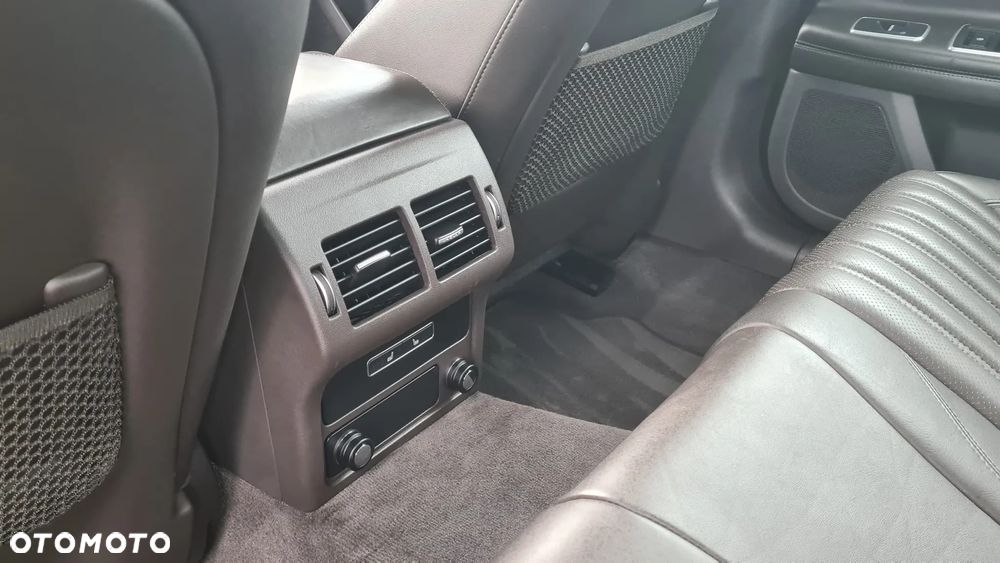 Jaguar XF 20d Portfolio - 11