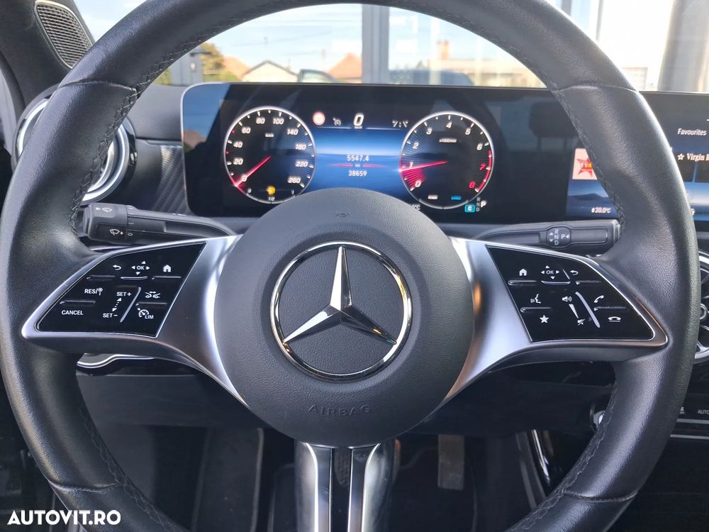 Mercedes-Benz A 200 Sedan MHEV 7G-DCT - 11