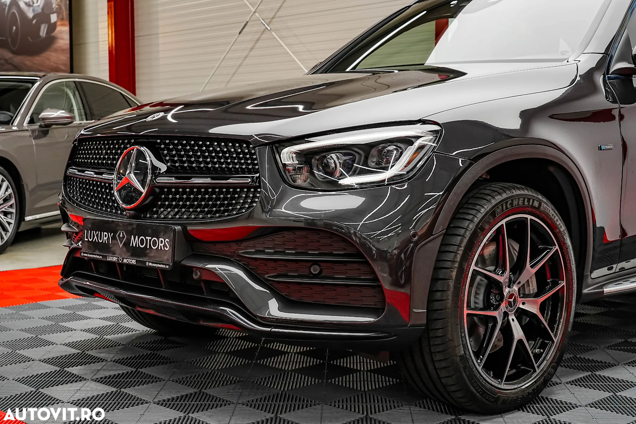 Mercedes-Benz GLC 300 e 4Matic 9G-TRONIC AMG Line Plus - 17