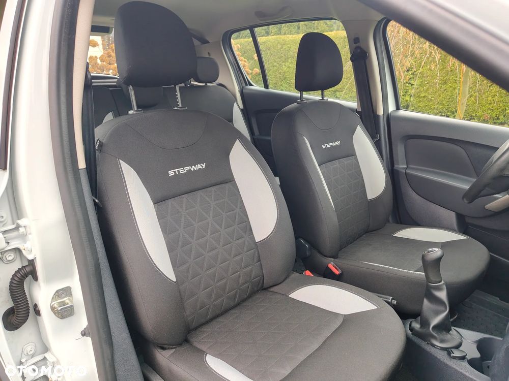 Dacia Sandero TCe 90 Celebration - 14