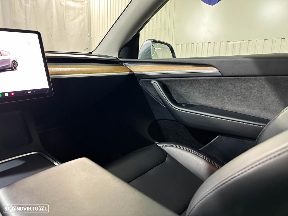 Tesla Model Y Performance Dual Motor AWD - 24