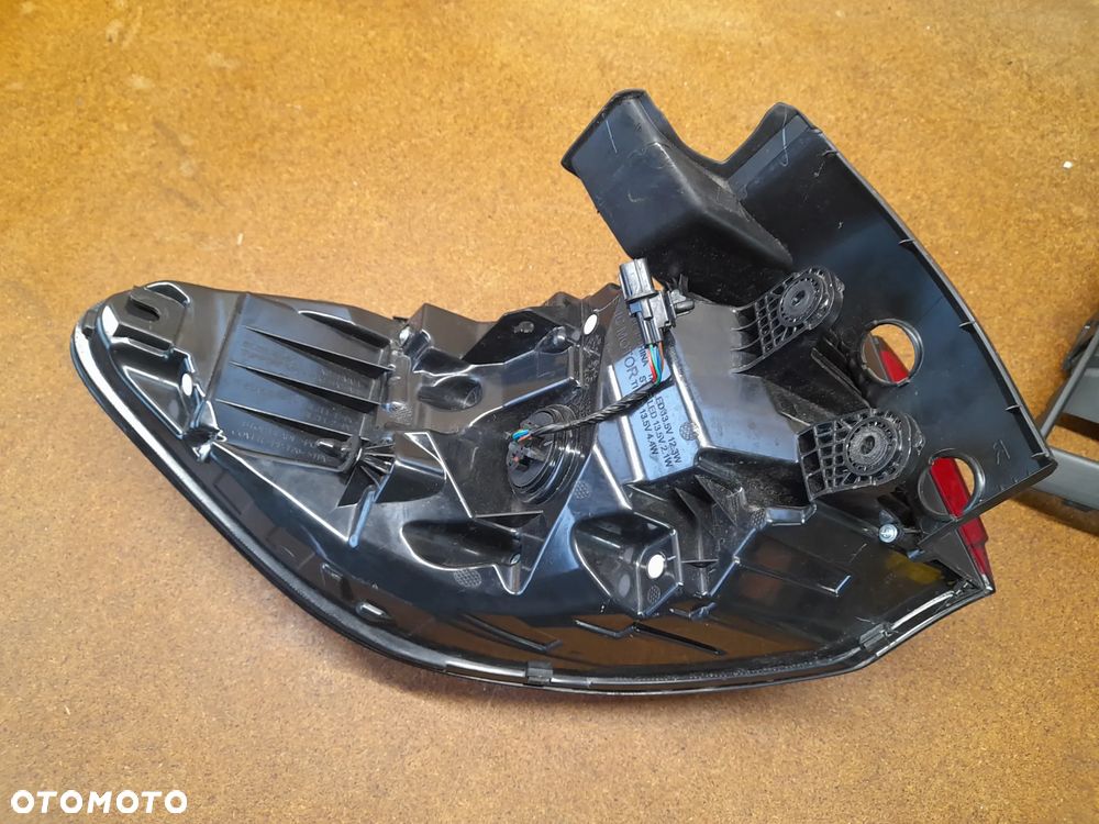 MG HS LIFT 22-25 LAMPA TYLNA PRAWA LED A30007R0100 EUROPA - 8