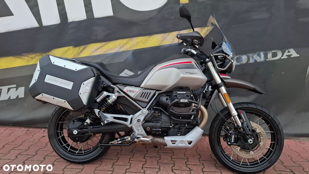 Moto Guzzi V85 - 1
