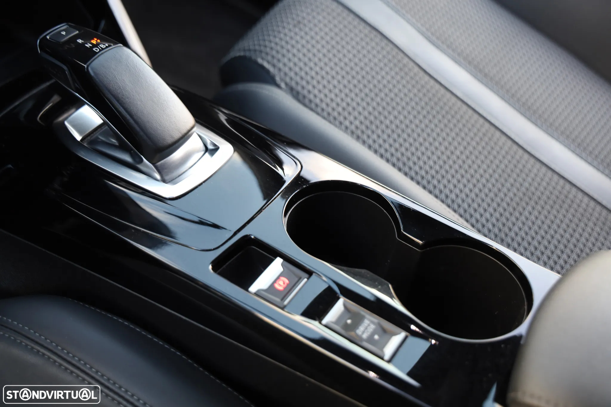 Peugeot e-2008 50 kWh GT - 25