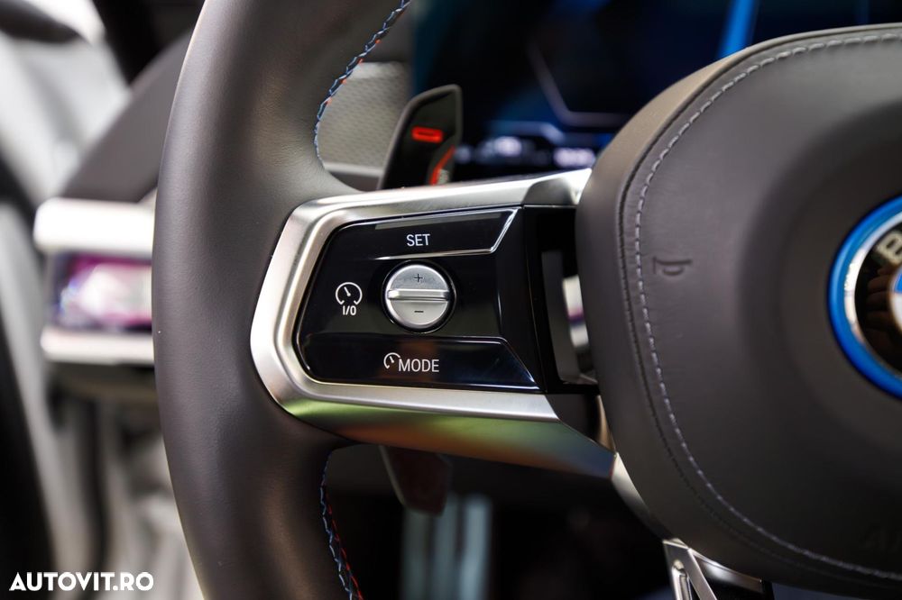BMW M7 M760e xDrive AT PHEV - 29