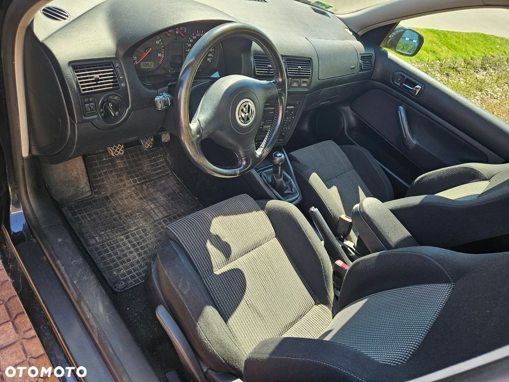 Volkswagen Golf - 6
