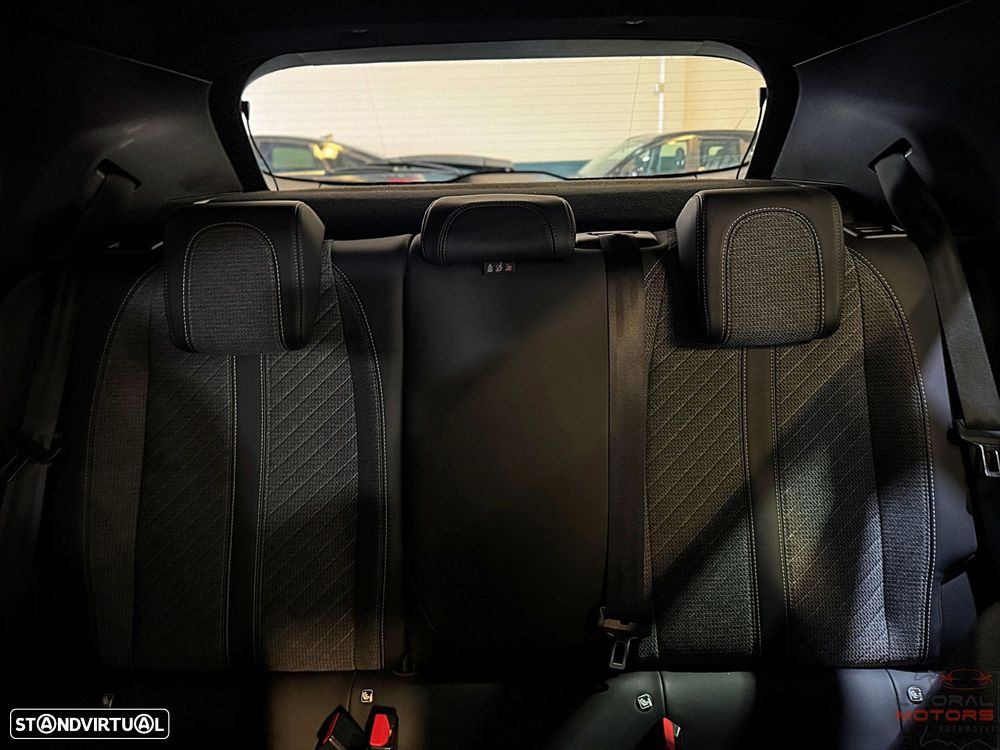 Peugeot 2008 1.2 PureTech Allure - 40