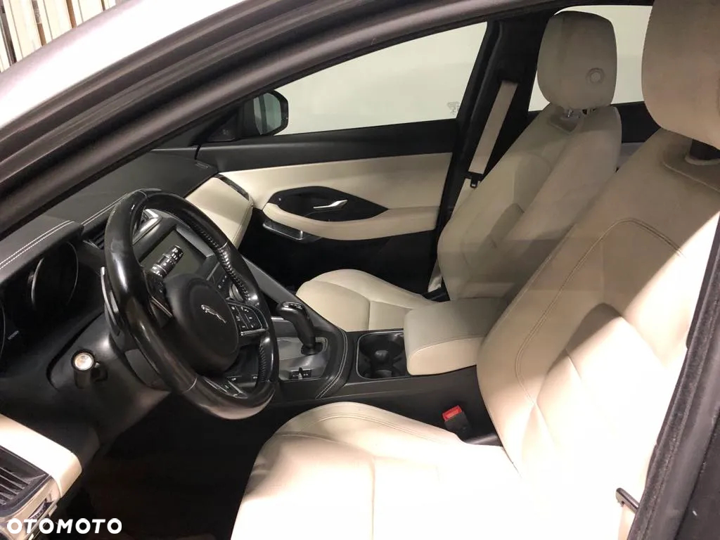 Jaguar E-Pace 2.0 i4P AWD R-Dynamic S - 10